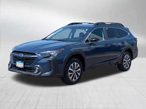 Used 2025 Subaru Outback Premium AWD/4WD image 3