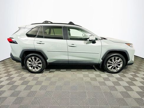 Used 2021 Toyota RAV4 XLE Premium image 9