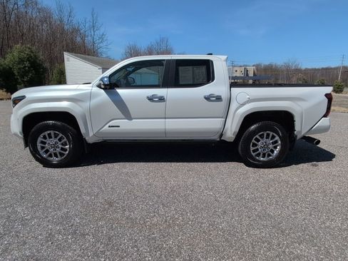 Used 2025 Toyota Tacoma Limited image 3
