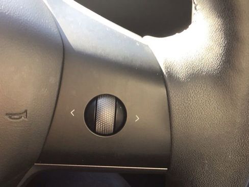 Used 2023 Tesla Model 3 Standard Range image 19