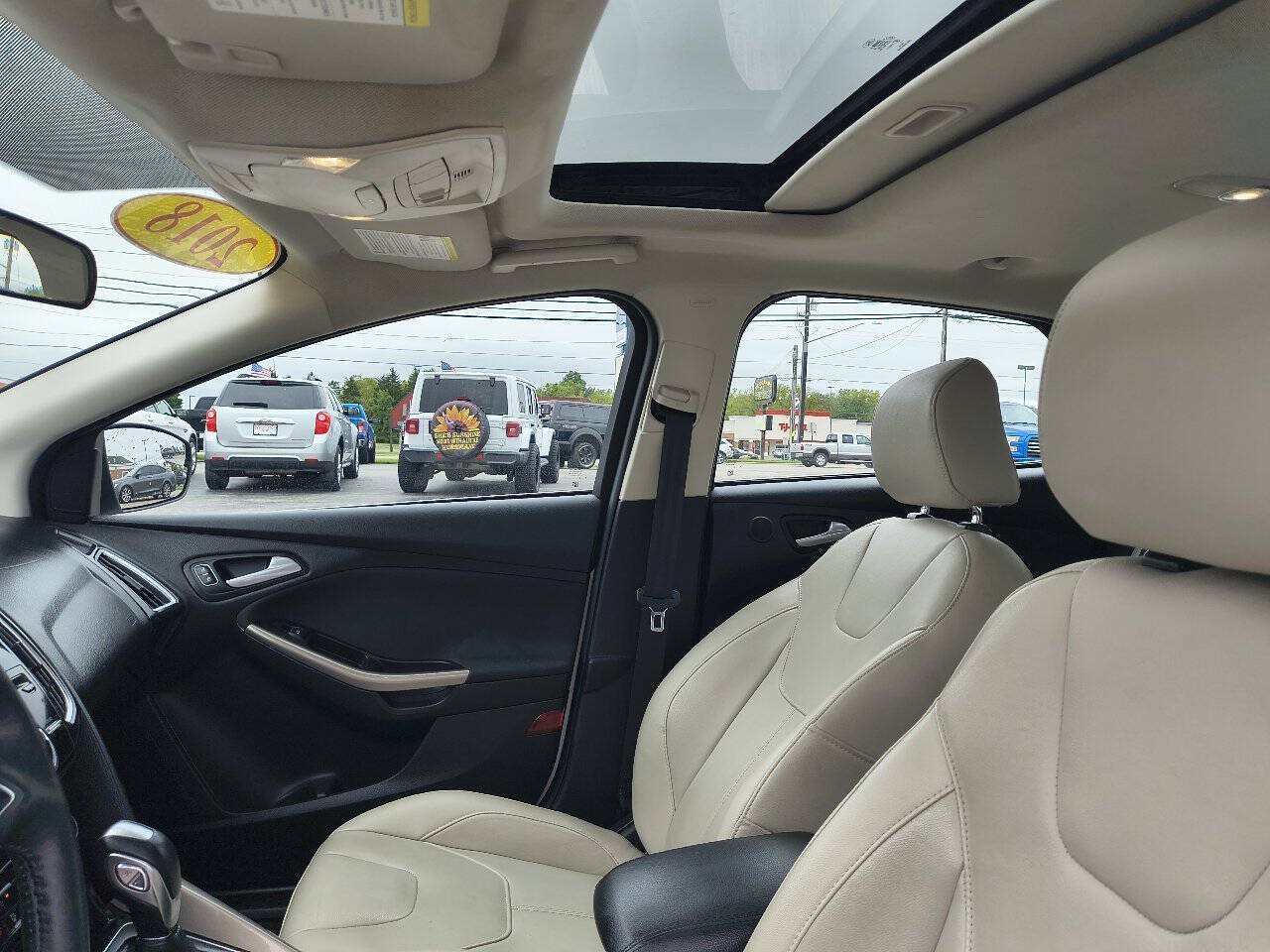 Used 2018 Ford Focus Titanium FWD image 22