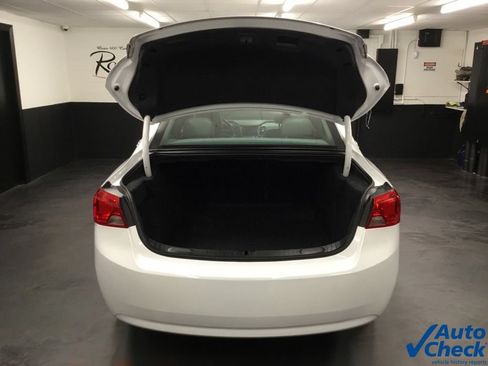 Used 2016 Chevrolet Impala LT FWD image 12