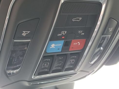 Used 2024 Jeep Grand Cherokee Limited w/ Luxury Tech Group II AWD/4WD image 21