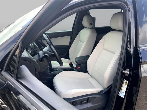 Used 2021 Volkswagen Tiguan SE R-Line FWD image 7
