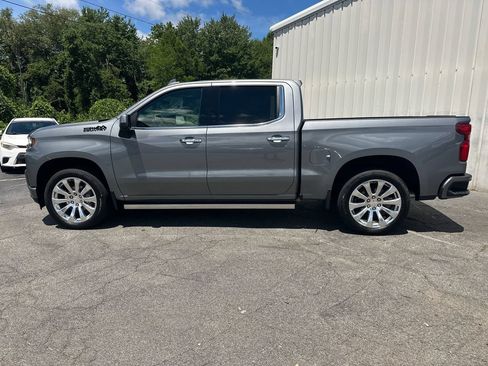 Used 2022 Chevrolet Silverado 1500 High Country w/ Technology Package AWD/4WD image 9