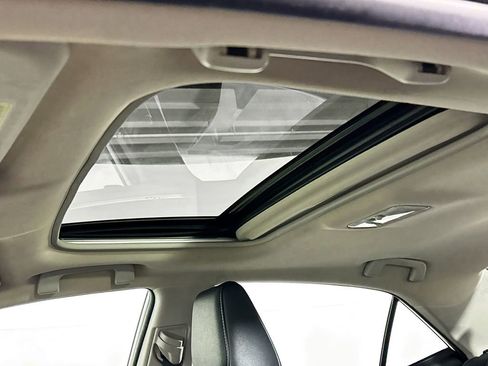 Used 2016 Toyota Corolla S image 18