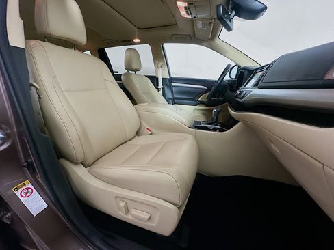 Used 2017 Toyota Highlander XLE FWD image 34