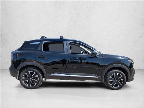 Used 2026 Nissan Kicks SV w/ SV Premium Package image 5