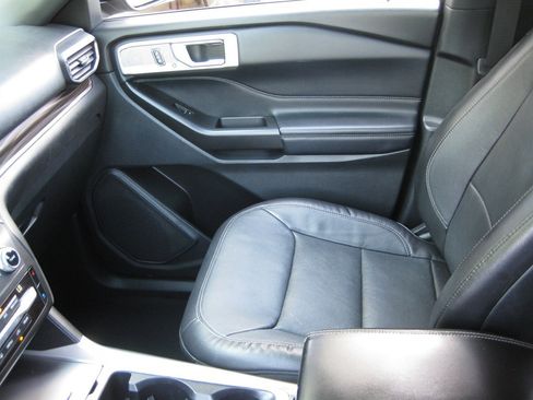 Used 2020 Ford Explorer Limited RWD image 24