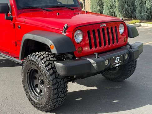 Used 2018 Jeep Wrangler Unlimited Sport S AWD/4WD image 3