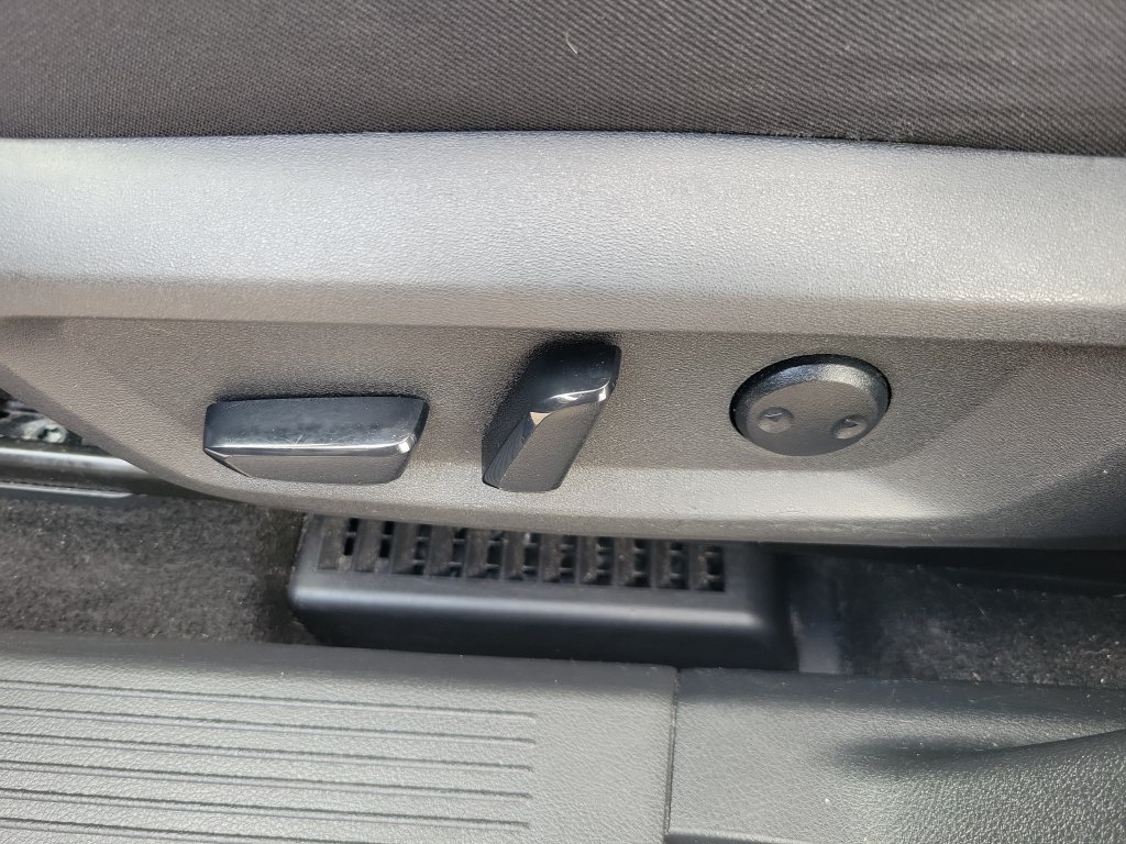 Certified 2023 Nissan Rogue SV FWD image 16