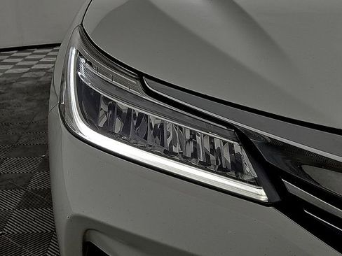 Used 2017 Honda Accord Touring image 9