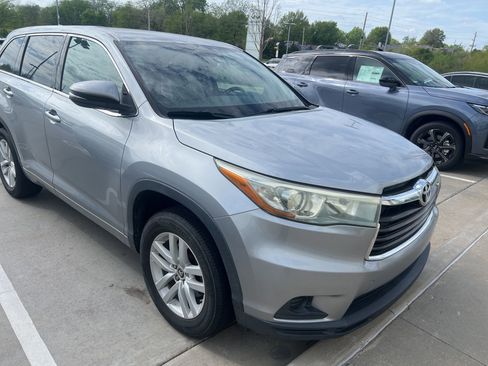 Used 2016 Toyota Highlander LE image 7