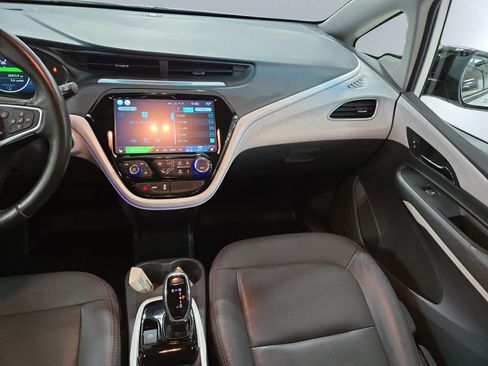 Used 2019 Chevrolet Bolt Premier w/ Infotainment Package FWD image 17