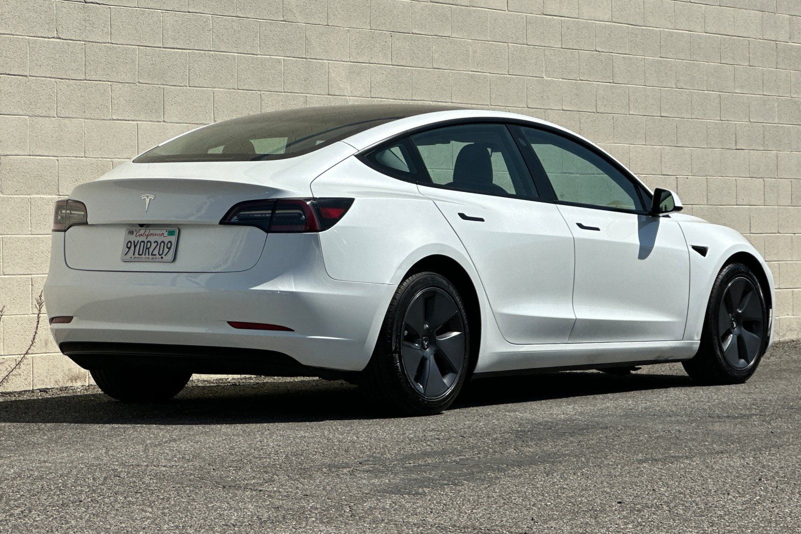 Used 2023 Tesla Model 3 Standard Range RWD image 4