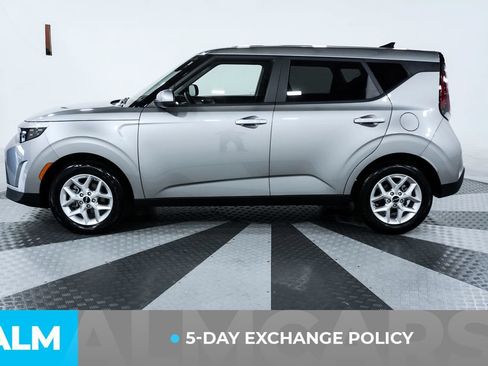 Used 2025 Kia Soul LX w/ LX Technology Package FWD image 3