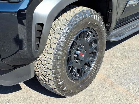 Certified 2025 Toyota 4Runner TRD Off-Road image 9