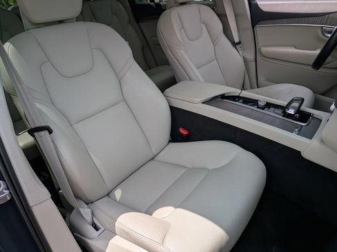 Used 2023 Volvo XC90 B6 Plus AWD/4WD image 32