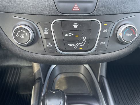 Used 2018 Chevrolet Malibu LT image 33