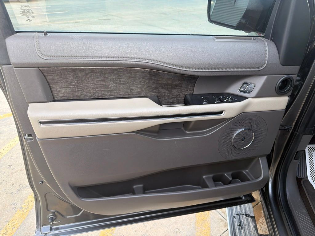 Used 2021 Ford Expedition Max Limited AWD/4WD image 10