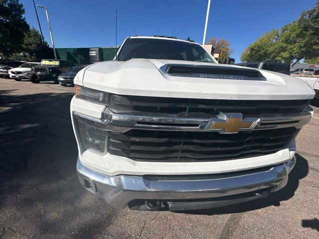 Used 2024 Chevrolet Silverado 3500 LT AWD/4WD image 4