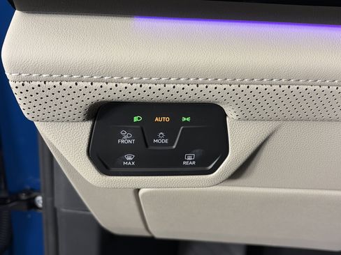 Used 2025 Volkswagen Atlas SEL image 33