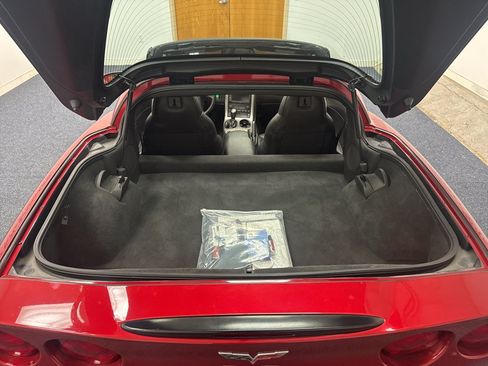 Used 2005 Chevrolet Corvette Coupe w/ Preferred Equipment Group RWD image 17