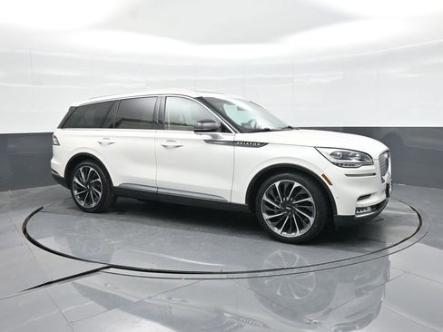 Used 2020 Lincoln Aviator Reserve w/ Equipment Group 202A image 10