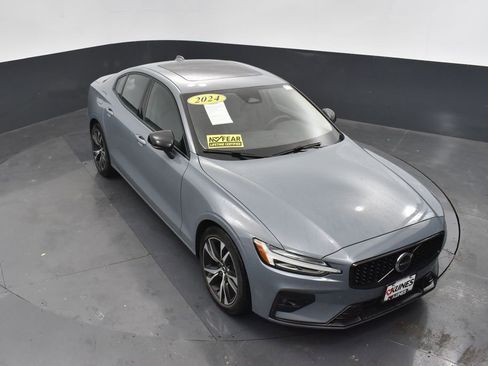 Used 2024 Volvo S60 B5 Core image 41