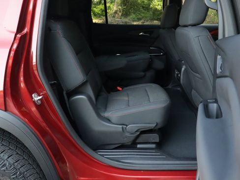 Used 2024 Chevrolet Traverse Z71 image 32