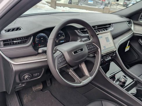 New 2025 Jeep Grand Cherokee L Limited image 8