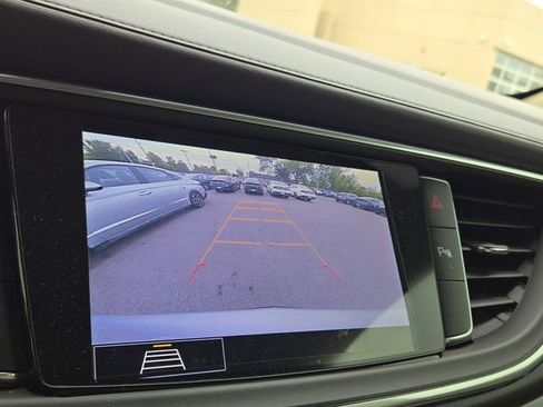 Used 2020 Buick Enclave Essence FWD image 13