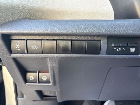 Used 2023 Toyota Sienna XLE image 13