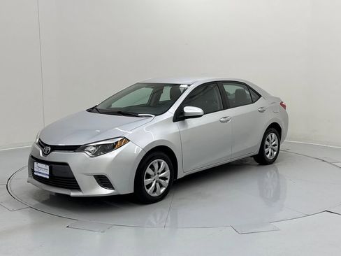 Used 2015 Toyota Corolla LE image 2