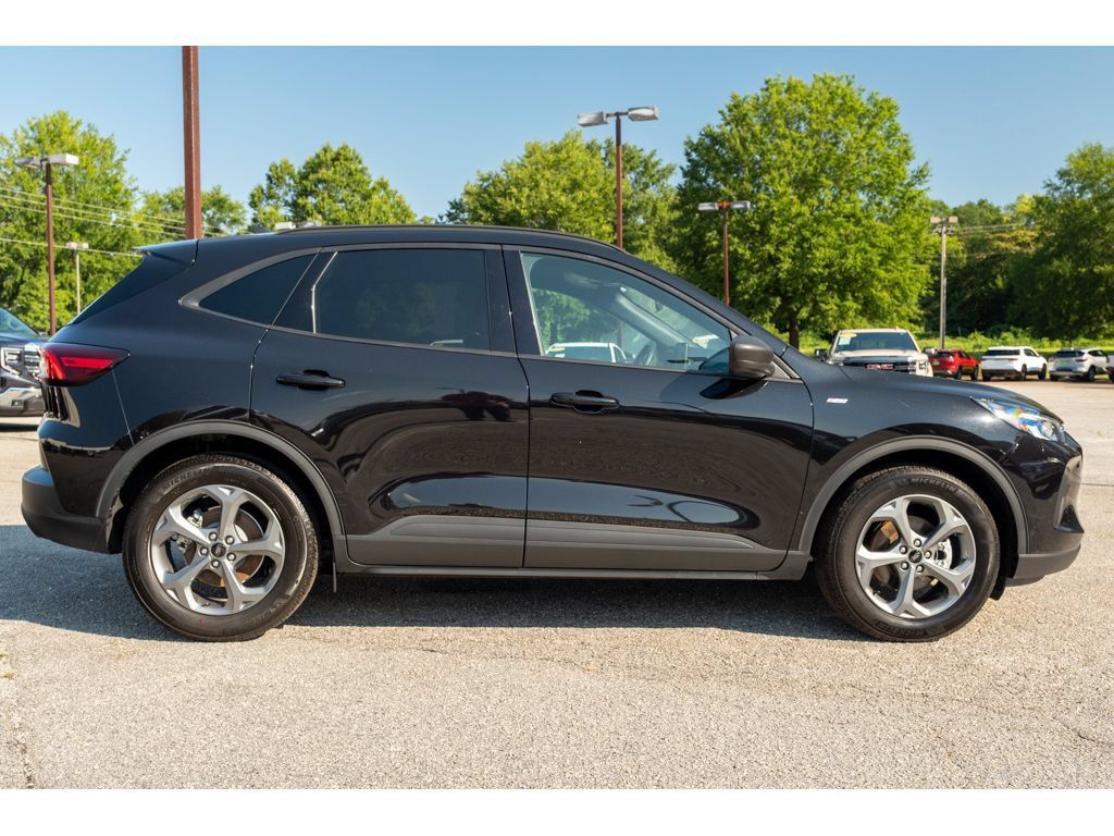 Used 2025 Ford Escape ST-Line FWD image 9