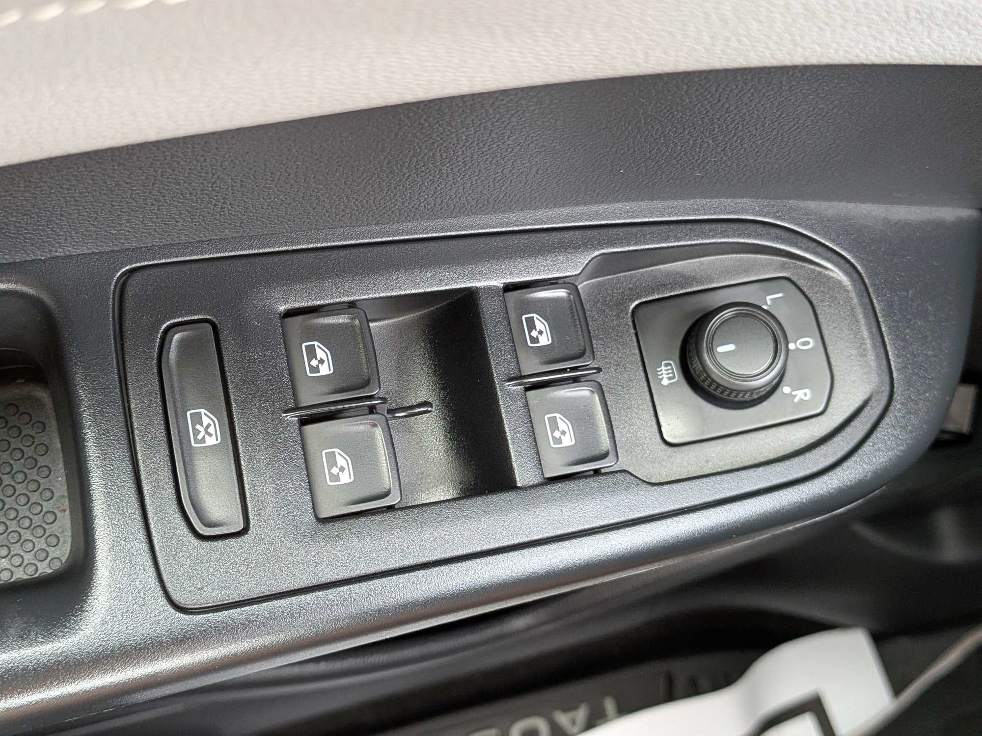 Certified 2024 Volkswagen Taos SEL AWD/4WD image 25