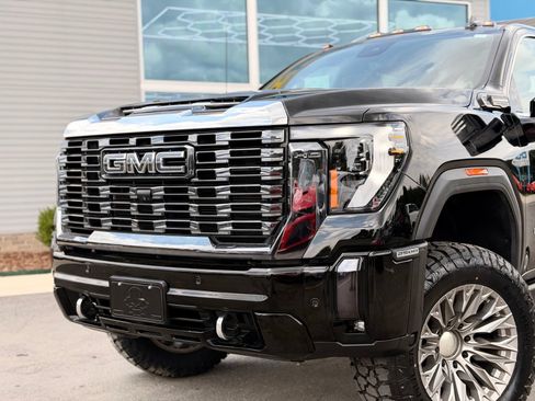 Used 2024 GMC Sierra 2500 Denali Ultimate w/ Max Trailering Package AWD/4WD image 4