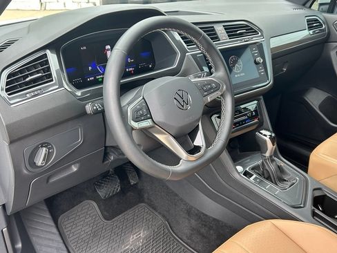 Certified 2023 Volkswagen Tiguan SE FWD image 11
