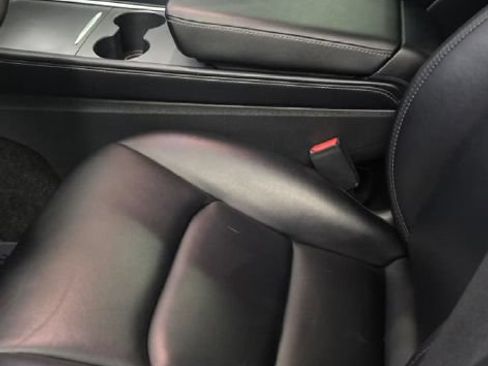 Used 2022 Tesla Model Y Long Range AWD/4WD image 9