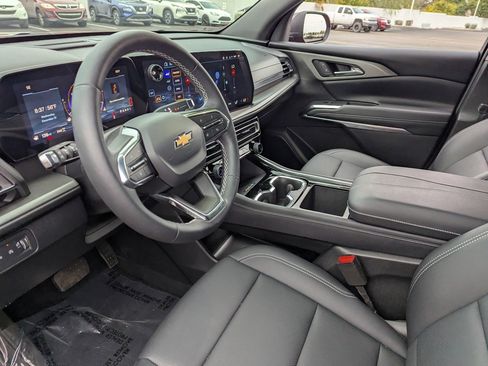 Used 2025 Chevrolet Traverse LT w/ Sun and Wheel Package image 26