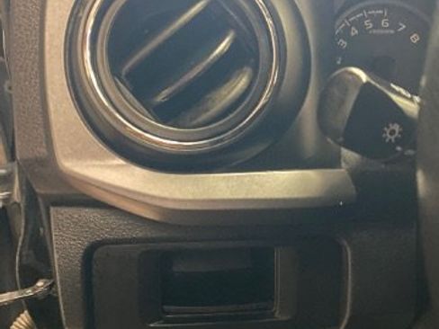 Used 2019 Toyota Tacoma TRD Sport w/ Technology Package RWD image 20