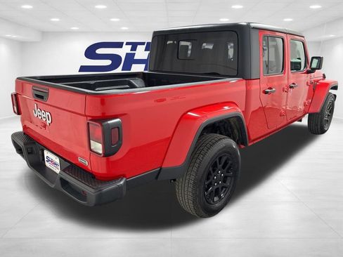 Used 2023 Jeep Gladiator Overland image 4