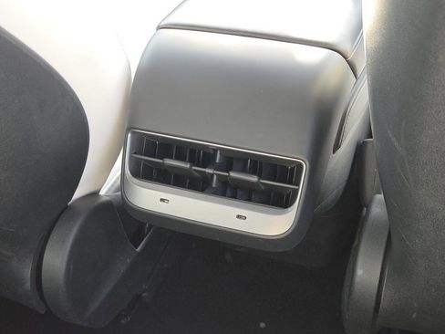 Used 2021 Tesla Model 3 Standard Range Plus image 32