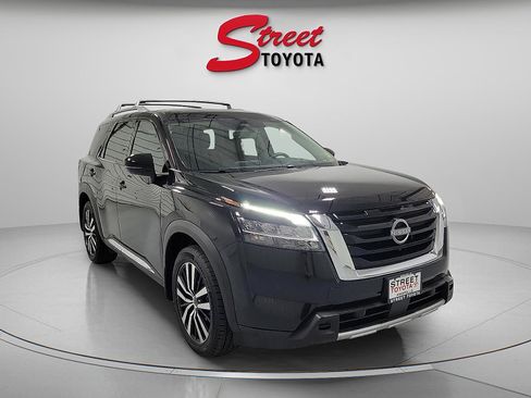 Used 2024 Nissan Pathfinder Platinum AWD/4WD image 5