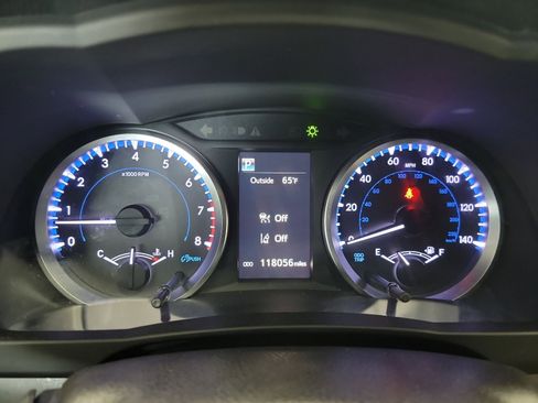 Used 2019 Toyota Highlander LE AWD/4WD image 18