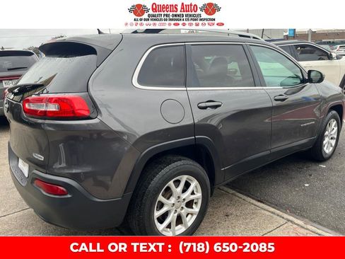 Used 2017 Jeep Cherokee Latitude w/ Comfort & Sound Group image 4