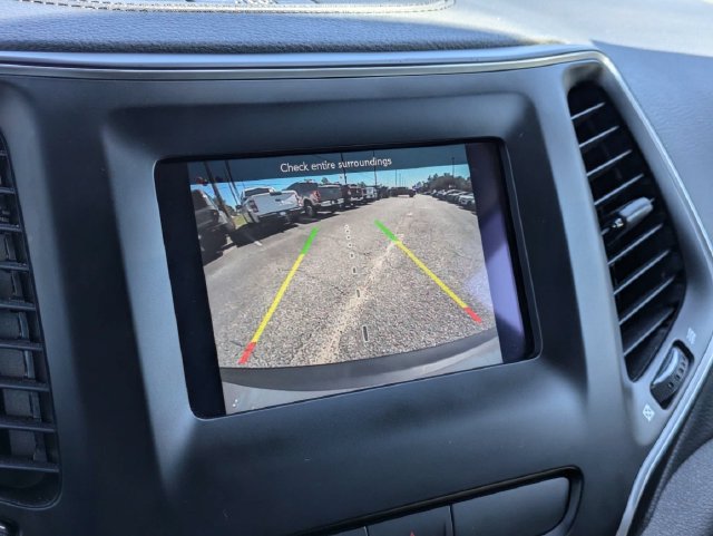 Used 2019 Jeep Cherokee Latitude Plus FWD image 21