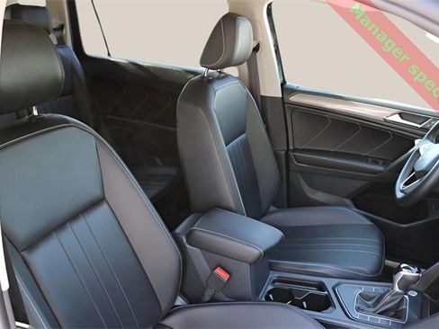 Used 2024 Volkswagen Tiguan SE image 21