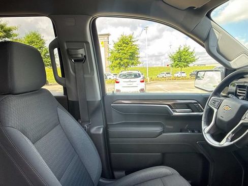 Used 2023 Chevrolet Silverado 1500 LT AWD/4WD image 16