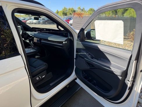 New 2025 Lincoln Navigator L Reserve w/ Jet Appearance Package image 11